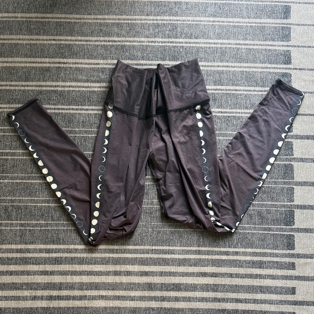 Teeki Black Moon-Print Active Leggings